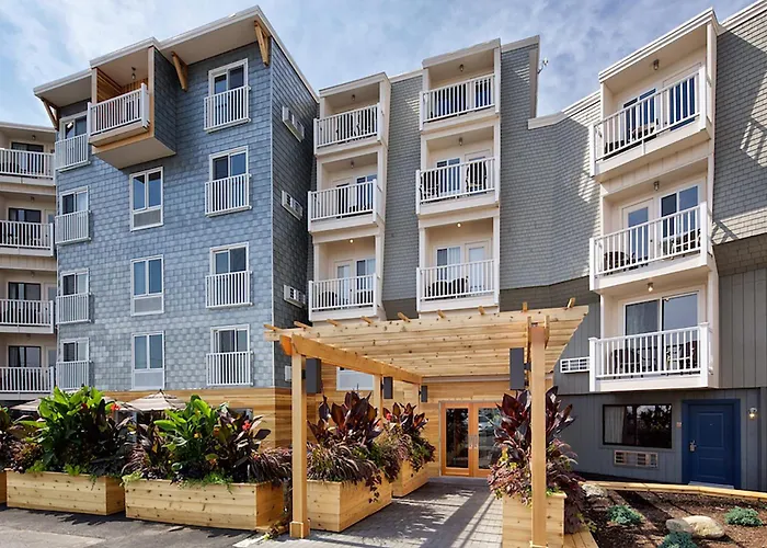 Rockland Harbor Hotel, United States