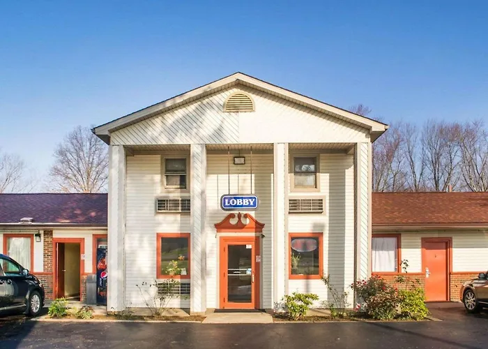 Econo Lodge Newton Falls, United States
