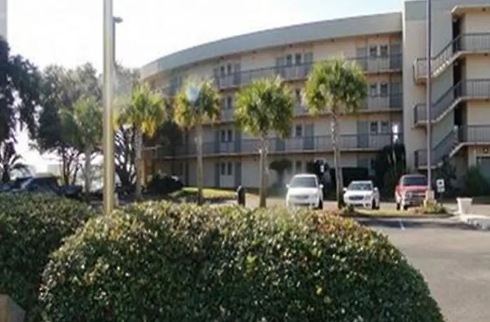 Pirates Bay Guest Chambers And Marina