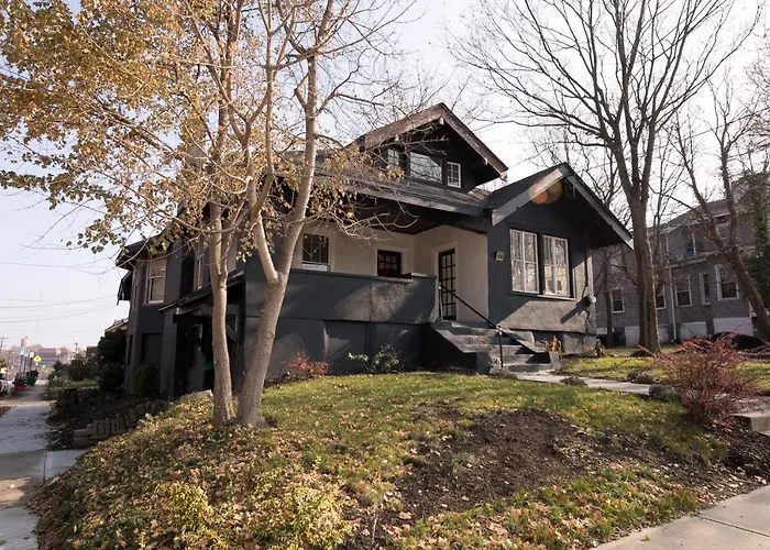 Hopkins Park Bed And Breakfast