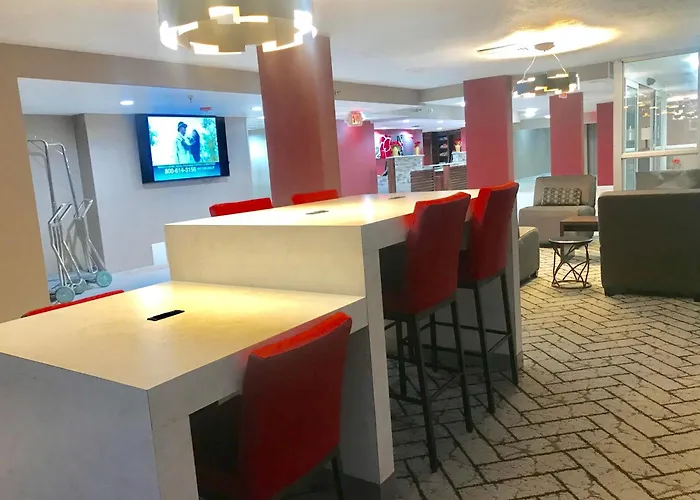 Ramada By Wyndham Texarkana