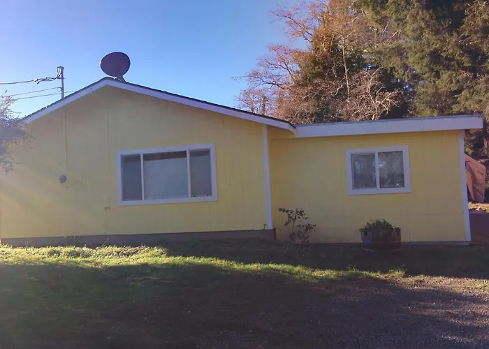 Lakeside & Guest House