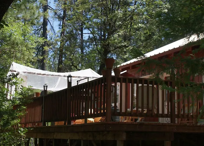 Red Rooster Lodge