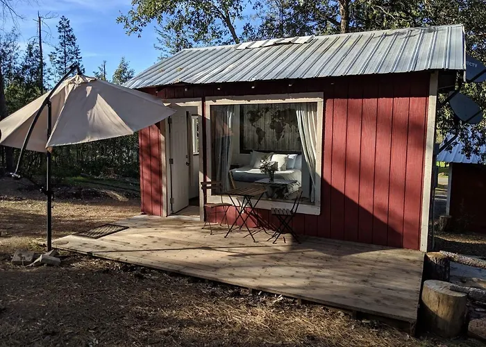 Red Rooster Lodge