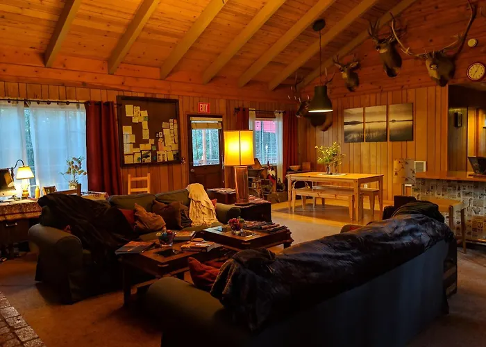 Red Rooster Lodge