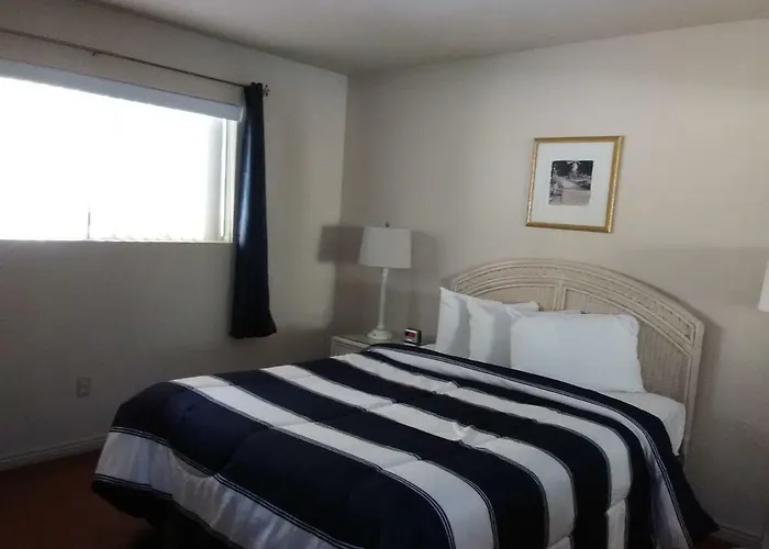 Hidden Palms Resort & Condominiums