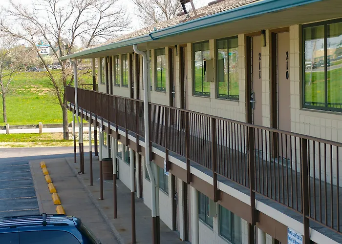 Quad City Inn