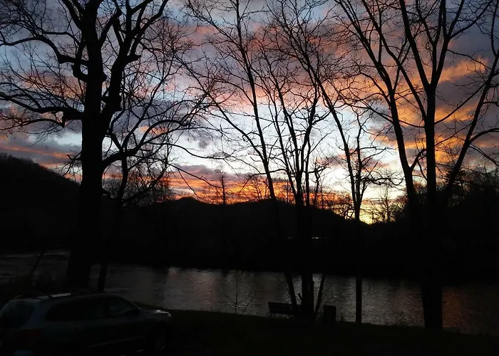 Riverbend Lodging