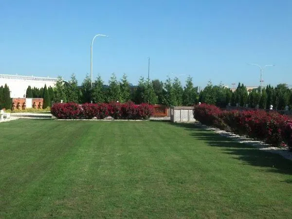 Dover Garden Suites, United States