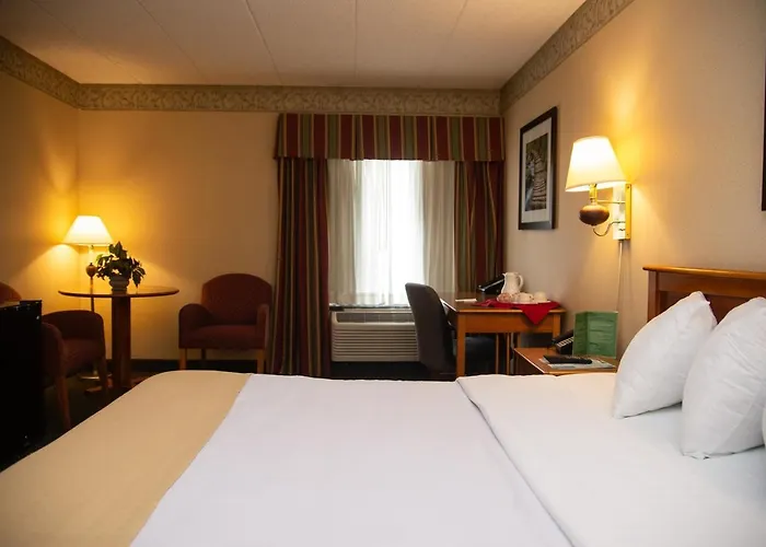 Holiday Lodge Hotel And Conference Center