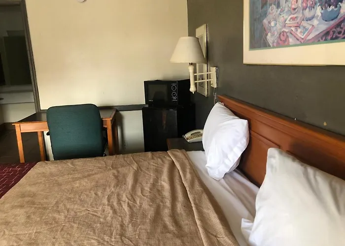 Airport Inn And Suites